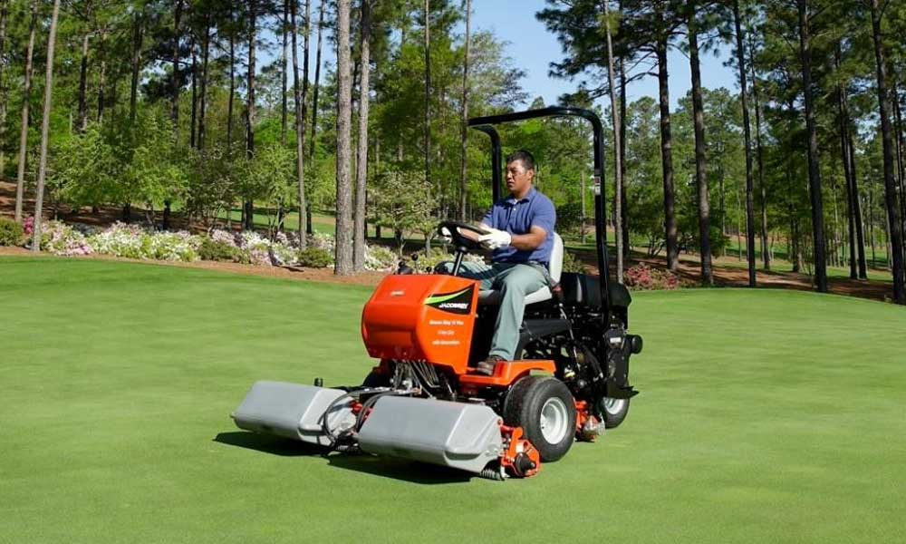 The-Reigning-Golf-Green-Cutting-Machine
